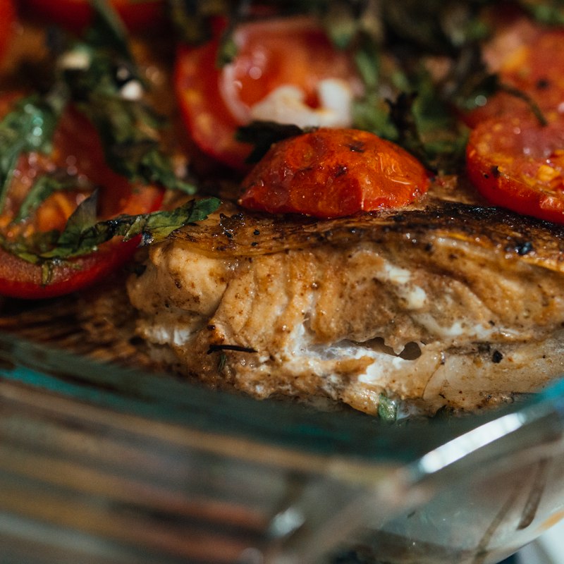 Peixe no forno com tomate